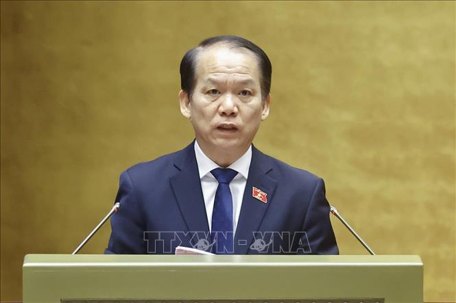 Chủ nhiệm Ủy ban Pháp luật và Tư pháp của Quốc hội Hoàng Thanh Tùng trình bày Báo cáo thẩm tra các báo cáo về công tác của Chánh án Tòa án nhân dân tối cao, Viện trưởng Viện kiểm sát nhân dân tối cao; công tác phòng, chống tội phạm và vi phạm pháp luật và công tác thi hành án năm 2025. Ảnh: Doãn Tấn - TTXVN