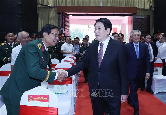 Chủ tịch nước Lương Cường với các đại biểu dự lễ kỷ niệm. Ảnh: Lâm Khánh - TTXVN