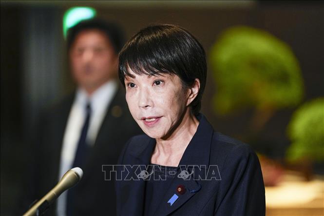 Thủ tướng Nhật Bản Sanae Takaichi phát biểu với báo giới tại Tokyo sau khi động đất xảy ra tại khu vực Đông Bắc nước này đêm 8/12/2025. Ảnh: Kyodo/TTXVN