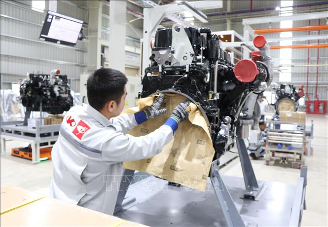 Production of the Kim Long Motor JSC at the Chan May-Lang Co economic zone in the central city of Hue. VNA Photo: Nguyên Lý 