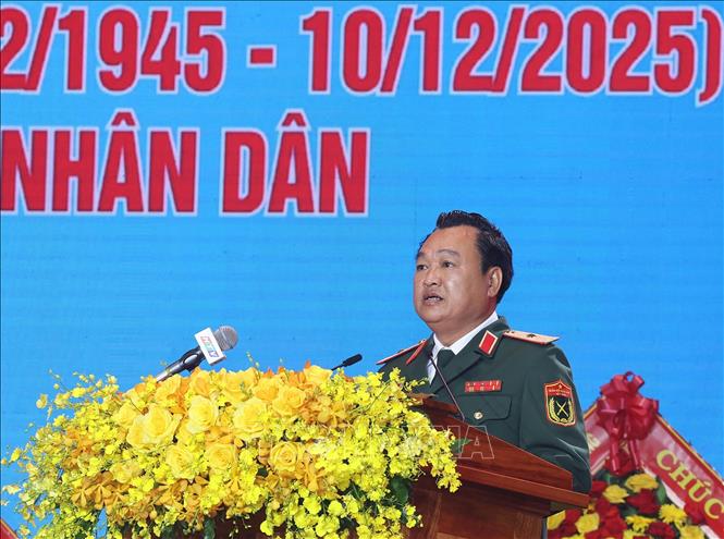 Thiếu tướng Trần Vinh Ngọc, Bí thư Đảng ủy, Chính ủy Quân khu 7 đọc Diễn văn kỷ niệm. Ảnh: Lâm Khánh - TTXVN