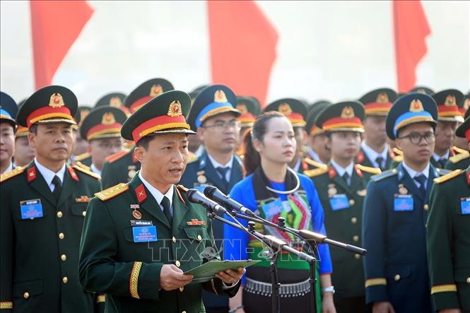 Thượng tá Nguyễn Quang Huy, Trưởng ban Thanh niên Quân đội báo công tại Lăng Chủ tịch Hồ Chí Minh. Ảnh: Tuấn Anh - TTXVN