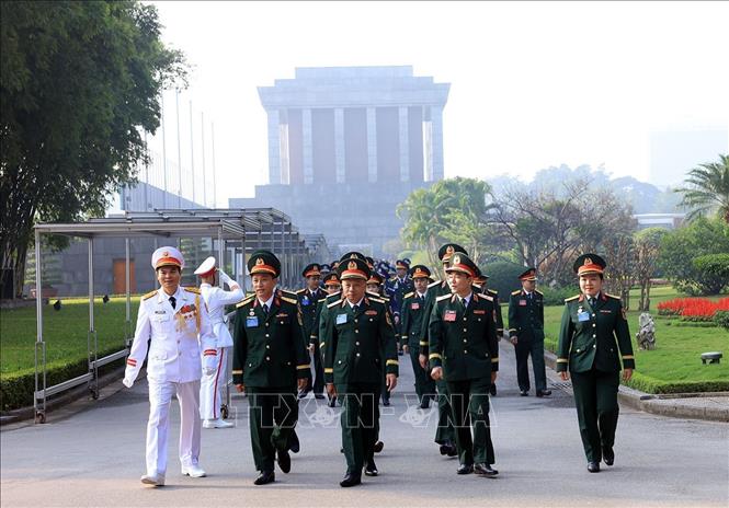 Đoàn đại biểu viếng lăng Chủ tịch Hồ Chí Minh. Ảnh: Tuấn Anh - TTXVN