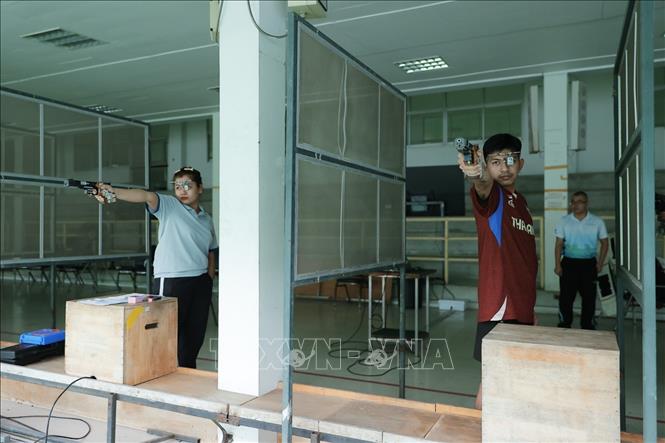 Trường bắn được chia làm hai khu riêng biệt, trong đó, khu đầu tiên để các vận động viên thi đấu vòng loại các nội dung thi đấu. Đây cũng là nơi mà các xạ thủ Thái Lan tập luyện hàng ngày để hướng tới SEA Games 33. Ảnh: Minh Quyết - PV TTXVN tại Thái Lan