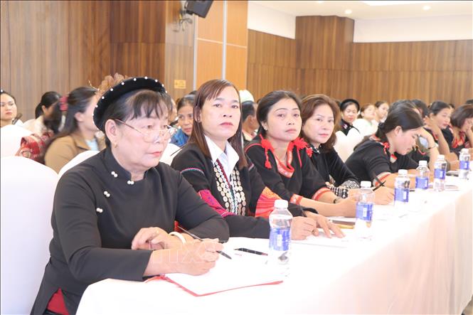 Các đại biểu người có uy tín tham dự Hội thảo. Ảnh: Nguyên Dung – TTXVN