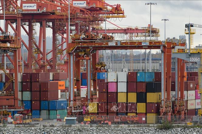 Cảng hàng hóa ở British Columbia, Canada. Ảnh: THX/TTXVN