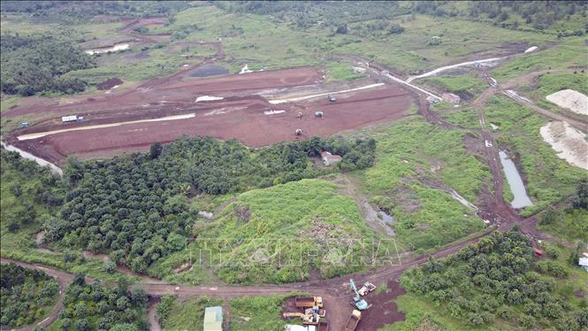 Hiện trạng thi công tại khu vực thân đập Đắk Gang. Ảnh: Hưng Thịnh – TTXVN