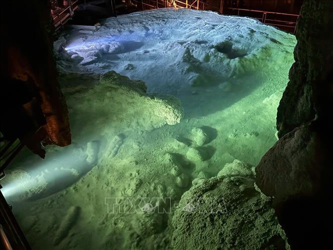 Vẻ đẹp nguyên sơ của lớp trầm tích sau hàng vạn năm tích tụ. Ảnh: Xuân Giao – PV TTXVN tại Nhật Bản