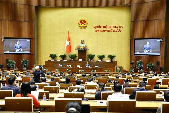 Bộ trưởng Bộ Tài chính Nguyễn Văn Thắng giải trình, làm rõ một số vấn đề đại biểu Quốc hội nêu. Ảnh: Doãn Tấn - TTXVN