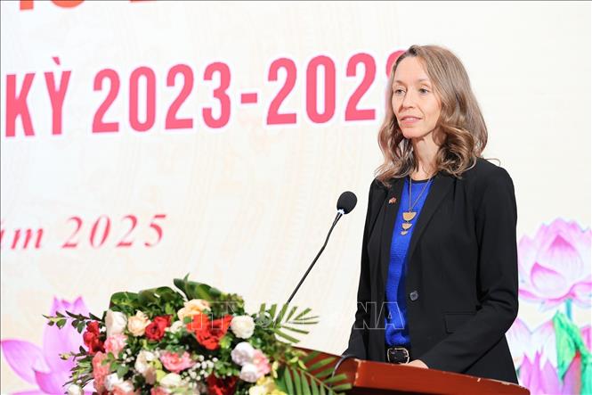 Bà Courtney Beale, Phó Đại sứ Phái đoàn ngoại giao Hoa Kỳ, Đại sứ quán Hoa Kỳ phát biểu. Ảnh: Lê Đông - TTXVN