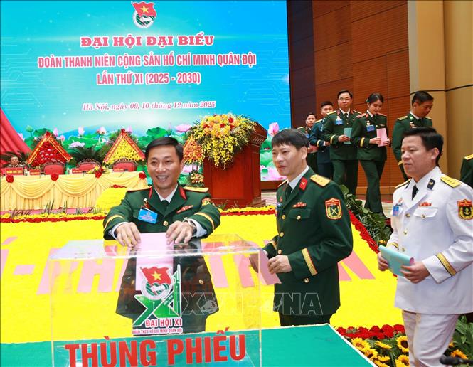 Đại hội bỏ phiếu bầu đoàn đại biểu đi dự Đại hội Đại biểu toàn quốc Đoàn Thanh niên Cộng sản Hồ Chí Minh lần thứ 13.  Ảnh: Trọng Đức - TTXVN.