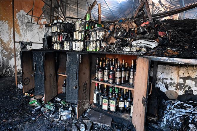 Hiện trường vụ cháy hộp đêm tại làng Arpora, bang Goa, Ấn Độ ngày 7/12/2025. Ảnh: ANI/TTXVN