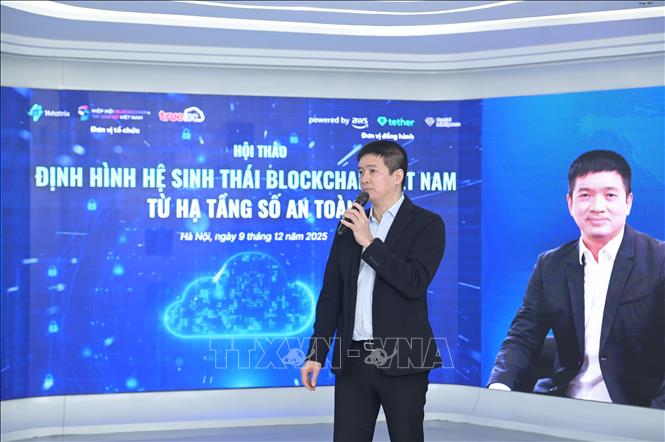 Ông Phan Đức Trung, Chủ tịch Hiệp hội Blockchain và Tài sản số Việt Nam phát biểu khai mạc Hội thảo. Ảnh: Hoàng Vân - TTXVN