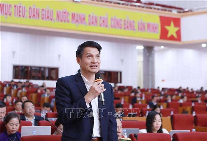 Đại biểu Nguyễn Xuân Thức tham gia đóng góp ý kiến vào một số nội dung trong dự thảo nghị quyết tại kỳ họp. Ảnh: Quý Trung – TTXVN