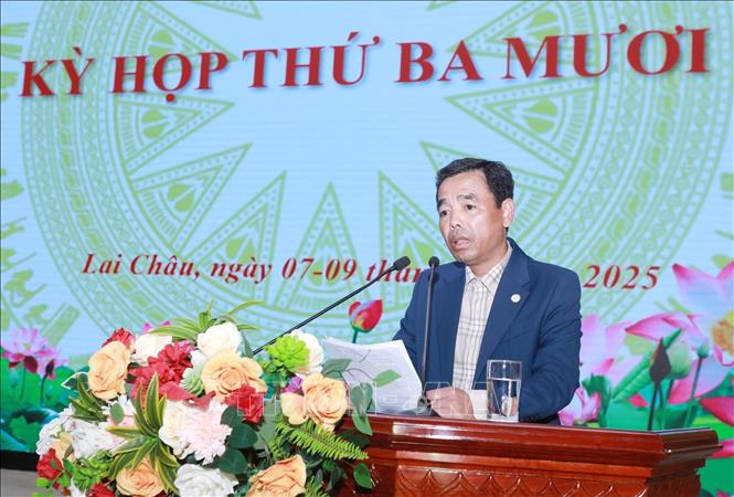 Giám đốc Sở Khoa học và Công nghệ, Nguyễn Minh Hiệu trả lời chất vấn. Ảnh: Quý Trung – TTXVN