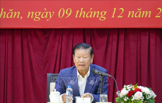 Đồng chí Somsavath Lengsavad, nguyên Ủy viên Bộ Chính trị, nguyên Phó Thủ tướng Chính phủ Lào nói chuyện về thân thế, sự nghiệp của Chủ tịch Kaysone Phomvihane và quan hệ Việt Nam – Lào. Ảnh: Xuân Tú - PV TTXVN tại Lào