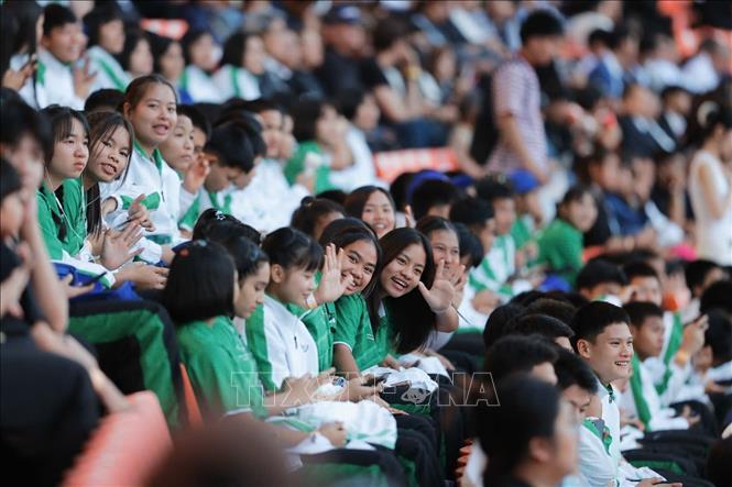 Cổ động viên tham dự lẽ khai mạc. Ảnh: Minh Quyết - PV TTXVN từ Thái Lan