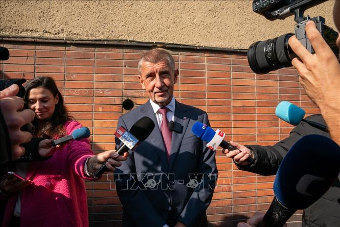 (Tư liệu) Ông Andrej Babis tại một điểm bầu cử ở Ostrava, CH Séc, ngày 3/10/2025. Ảnh: THX/TTXVN