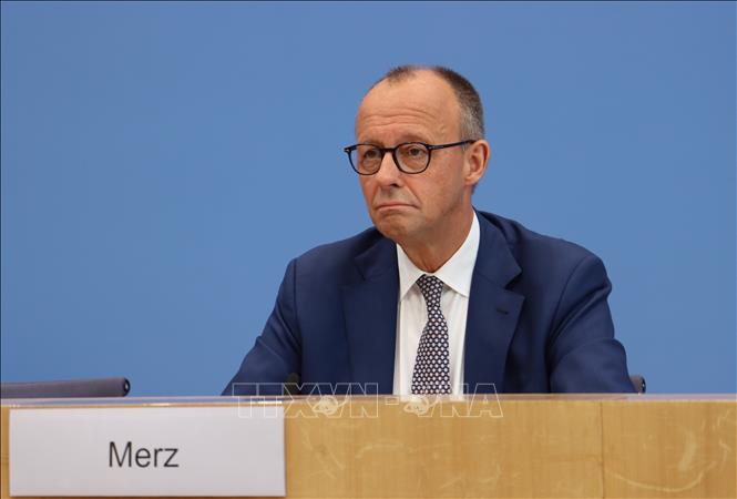 Thủ tướng Đức Friedrich Merz phát biểu tại cuộc họp báo ở Berlin. Ảnh: THX/TTXVN 
