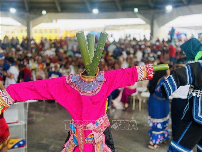Vietnam displays costumes of the Xa Phang ethnic group at the event. VNA Photo/Photo by courtesy