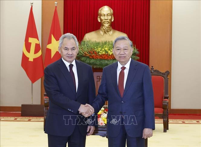 Party General Secretary To Lam and Russian Federation Security Council Sergei Shoigu. VNA Photo: Thống Nhất