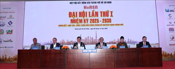 Đoàn Chủ tịch của Hiệp hội Bất động sản TP. Hồ Chí Minh nhiệm kỳ 2025 – 2030. Ảnh: Huyền Trang - TTXVN
