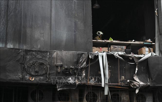 Hiện trường vụ hỏa hoạn tại tòa nhà văn phòng ở Jakarta, Indonesia, ngày 9/12/2025. Ảnh: THX/TTXVN