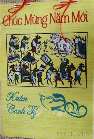 Chuẩn bị Tết Nguyên đán Canh Tý 2020, người dân khắp nơi thường tìm về làng tranh dân gian Đông Hồ, xã Song Hồ (Thuận Thành, Bắc Ninh) để tìm mua tranh có hình ảnh con chuột - linh vật năm Canh Tý, với mong ước gia đình làm ăn phát đạt, may mắn. Ảnh: Đinh Văn Nhiều - TTXVN