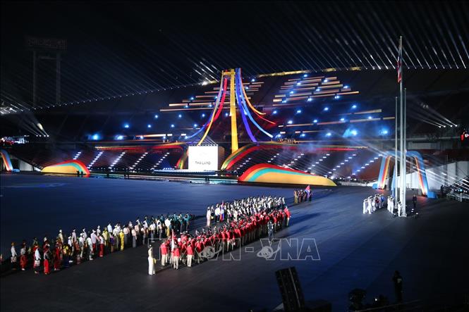 Nghi thức thượng cờ Thái Lan và Liên đoàn SEA Games, cùng những tuyên thệ của vận động viên, các trọng tài. Ảnh: Minh Quyết - PV TTXVN từ Thái Lan