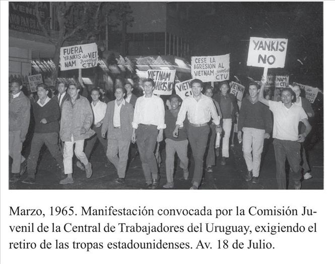 Bức ảnh do phóng viên của nhật báo El Popular, cơ quan ngôn luận của PCU, thực hiện, phản ánh cuộc tuần hành tại Montevideo phản đối cuộc chiến tranh xâm lược của Mỹ tại Việt Nam, do Ủy ban Thanh niên Công đoàn Uruguay tổ chức tháng 3/1965, được đăng trong Tuyển tập Hồ Chí Minh. Ảnh: Diệu Hương - Phóng viên TTXVN tại Nam Mỹ 