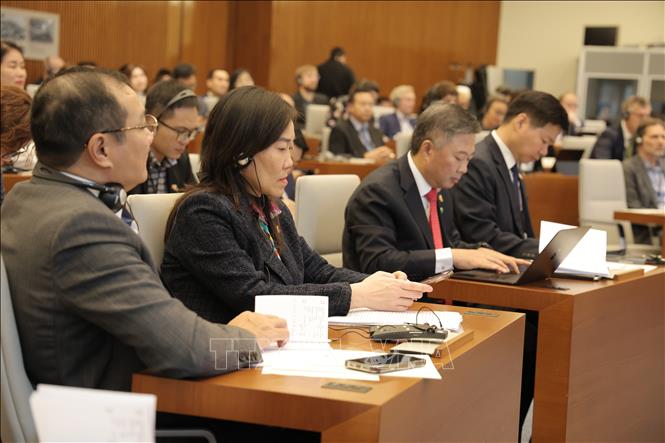 Các thành viên Đoàn công tác Bộ Nội vụ tham dự Diễn đàn. Ảnh: Thu Hằng - PV TTXVN tại Đức 