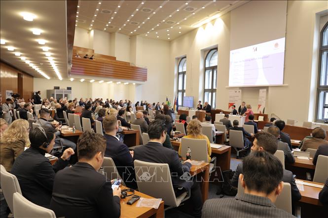 Phiên thảo luận tại Diễn đàn Hợp tác lao động Việt Nam - Đức. Ảnh: Thu Hằng - PV TTXVN tại Đức