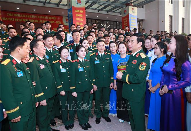 Đại tướng Phan Văn Giang, Ủy viên Bộ Chính trị, Phó Bí thư Quân ủy Trung ương, Bộ trưởng Bộ Quốc phòng cùng lãnh đạo Tổng cục Chính trị, Bộ Tổng Tham mưu và đại biểu dự Đại hội. Ảnh: Trọng Đức - TTXVN