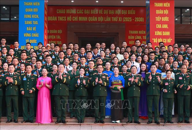 Đại tướng Phan Văn Giang, Ủy viên Bộ Chính trị, Phó Bí thư Quân ủy Trung ương, Bộ trưởng Bộ Quốc phòng cùng lãnh đạo Tổng cục Chính trị, Bộ Tổng Tham mưu và đại biểu dự Đại hội. Ảnh: Trọng Đức - TTXVN