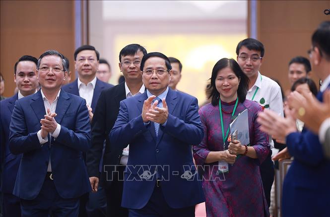 Thủ tướng Phạm Minh Chính đến Hội nghị Thủ tướng Chính phủ đối thoại với nông dân năm 2025. Ảnh: Dương Giang-TTXVN 
