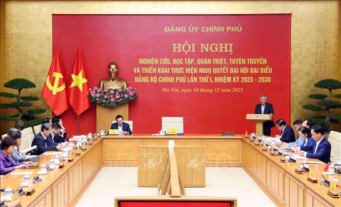 Đồng chí Nguyễn Hòa Bình, Ủy viên Bộ Chính trị, Phó Bí thư Thường trực Đảng ủy, Phó Thủ tướng Thường trực Chính phủ phát biểu chỉ đạo hội nghị. Ảnh: Phạm Kiên - TTXVN