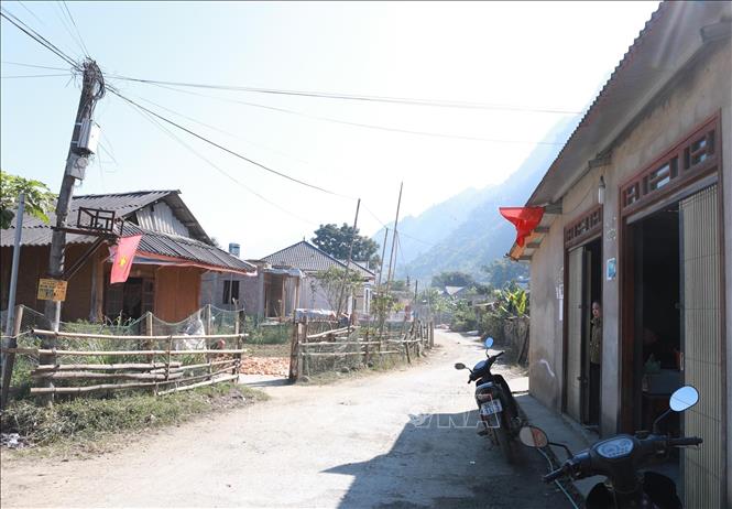 Trên địa bàn xã biên giới Phong Thổ vẫn còn một số căn nhà tạm, cần thêm nguồn hỗ trợ để xây dựng. Ảnh: Việt Dũng - TTXVN 