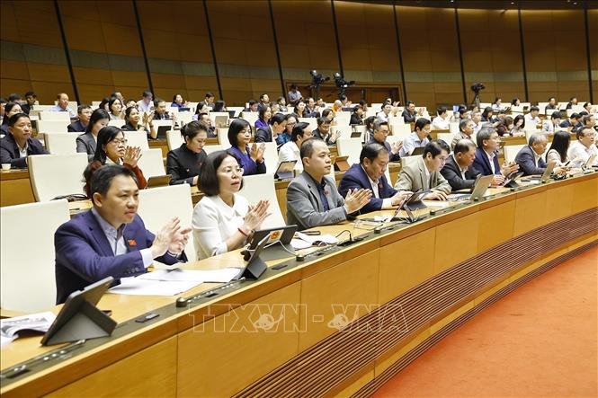 Quốc hội biểu quyết thông qua Luật Thuế thu nhập cá nhân (sửa đổi). Ảnh: Doãn Tấn - TTXVN