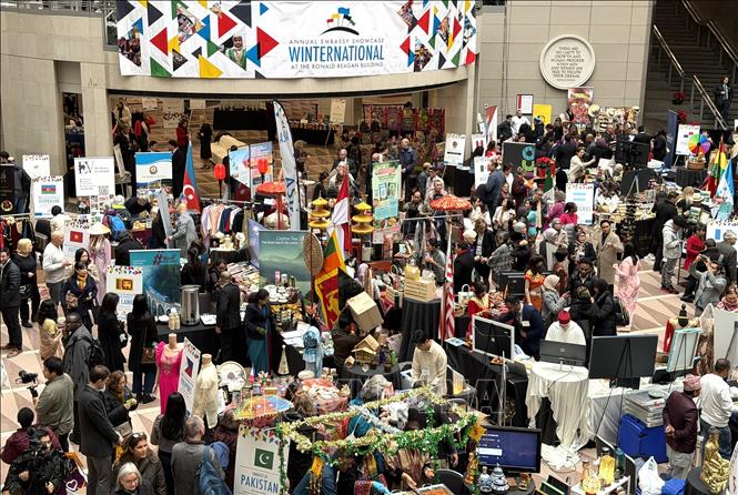 Lễ hội Winternational không chỉ là dịp để các quốc gia giới thiệu văn hóa và ẩm thực, mà còn là cơ hội để tăng cường giao lưu, hợp tác và hiểu biết lẫn nhau giữa cộng đồng ngoại giao quốc tế và công chúng tại Mỹ. Ảnh: Ngọc Quang - PV TTXVN tại Mỹ