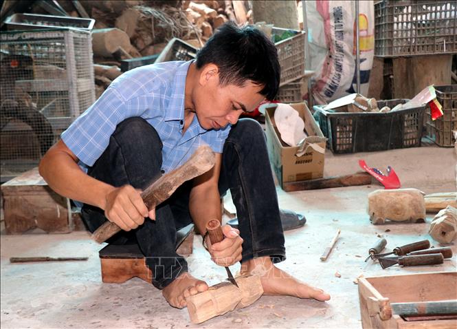 The water puppetry craft is still preserved in Ban Thanh village. VNA Photo: Nguyễn Lành