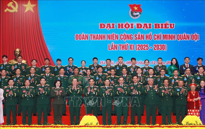 Đại tướng Phan Văn Giang, Ủy viên Bộ Chính trị, Phó Bí thư Quân ủy Trung ương, Bộ trưởng Bộ Quốc phòng, lãnh đạo Tổng cục Chính trị QĐND Việt Nam, Bộ Tổng Tham mưu và các đại biểu tại Đại hội. Ảnh: Trọng Đức - TTXVN