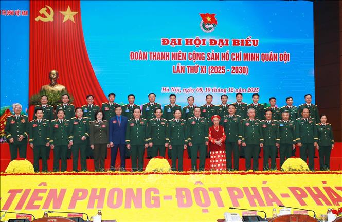 Đại tướng Phan Văn Giang, Ủy viên Bộ Chính trị, Phó Bí thư Quân ủy Trung ương, Bộ trưởng Bộ Quốc phòng, lãnh đạo Tổng cục Chính trị QĐND Việt Nam, Bộ Tổng Tham mưu và các đại biểu tại Đại hội. Ảnh: Trọng Đức - TTXVN