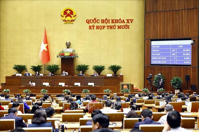 Quốc hội biểu quyết thông qua Luật Hoạt động giám sát của Quốc hội và Hội đồng nhân dân (sửa đổi). Ảnh: Doãn Tấn - TTXVN
