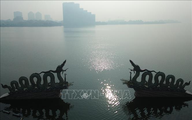 Khu vực hồ Tây, Hà Nội, nơi ô nhiễm nhất cả nước, ghi nhận ngày 10/12/2025. Ảnh: Phan Phương – TTXVN