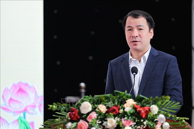 Ông Ngô Văn Cương, Phó Bí thư Đảng uỷ MTTQ và các đoàn thể Trung ưowng trình bày tham luận tại Hội nghị. Ảnh: Lê Đông - TTXVN