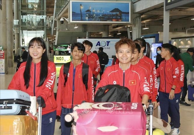 Các cầu thủ nữ đội tuyển futsal nữ Việt Nam đã có mặt tại Thái Lan. Ảnh: TTXVN phát