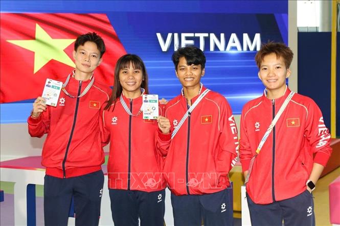 Các cầu thủ nữ đội tuyển futsal nữ Việt Nam đã có mặt tại Thái Lan. Ảnh: TTXVN phát