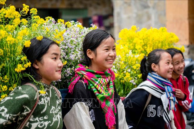 Nét đẹp của con người kết hợp cảnh sắc nơi đây cũng là một điểm thu hút du khách. Ảnh: Khánh Hoà - TTXVN 