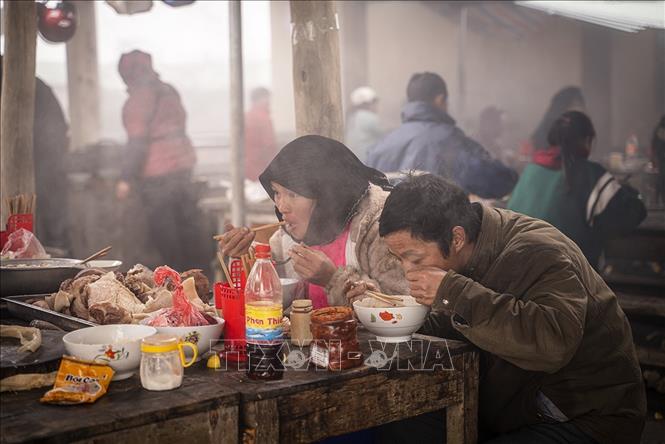 Chợ phiên Phố Cáo hay còn gọi là chợ lùi Phố Cáo là một trong những phiên chợ độc đáo trên vùng cao nguyên đá Đồng Văn. Ảnh: Khánh Hoà - TTXVN 