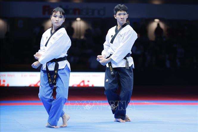 Đội Việt Nam thi đấu chung kết nội dung Quyền tiêu chuẩn gặp đội Singapore. Ảnh: Minh Quyết - PV TTXVN từ  Thái Lan
